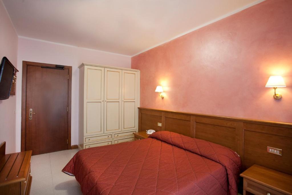 Hotel Sporting Рокказаро Номер фото