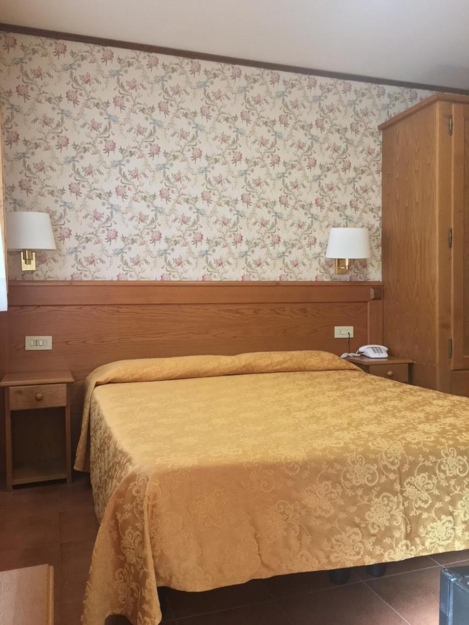 Hotel Sporting Рокказаро Экстерьер фото